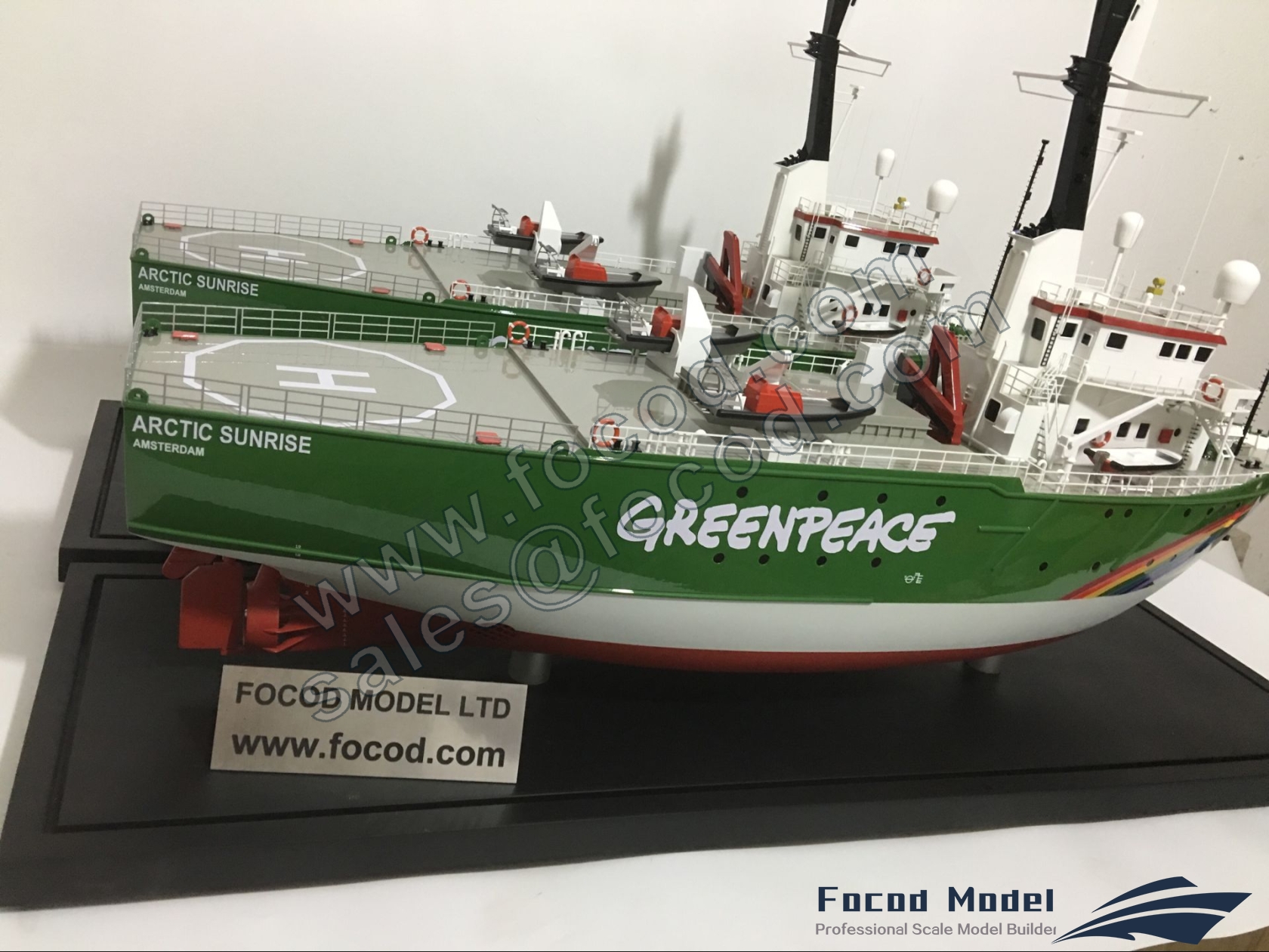 custom made model of Arctic Research boat